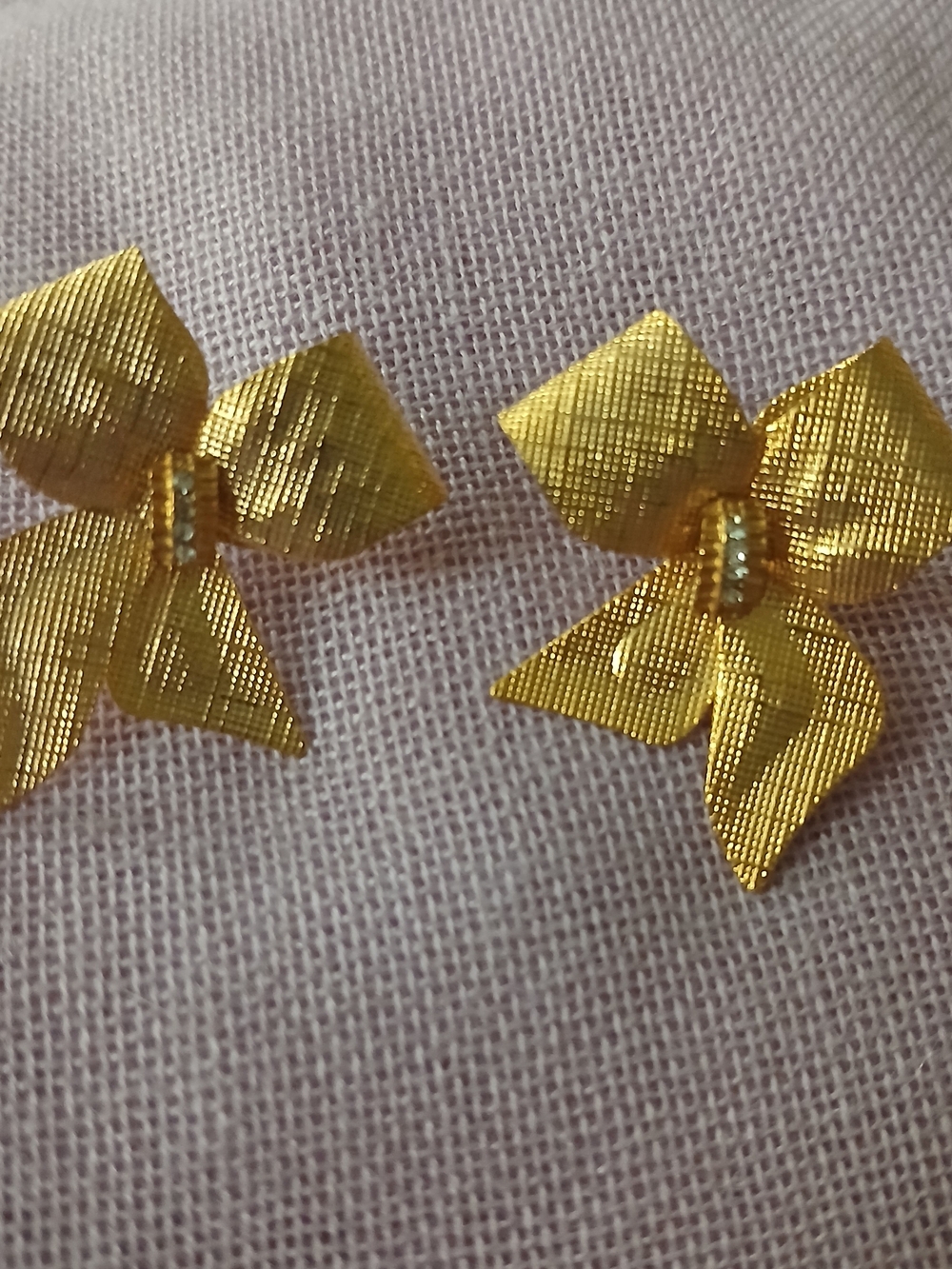 Vintage Rucinni gold-tone textured bow earrings With Rhinestones